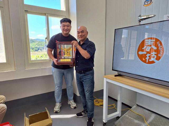 1379696_5564ef0e42003351dfa08d55a2616680